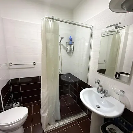 Velipoja Apartment شقة *